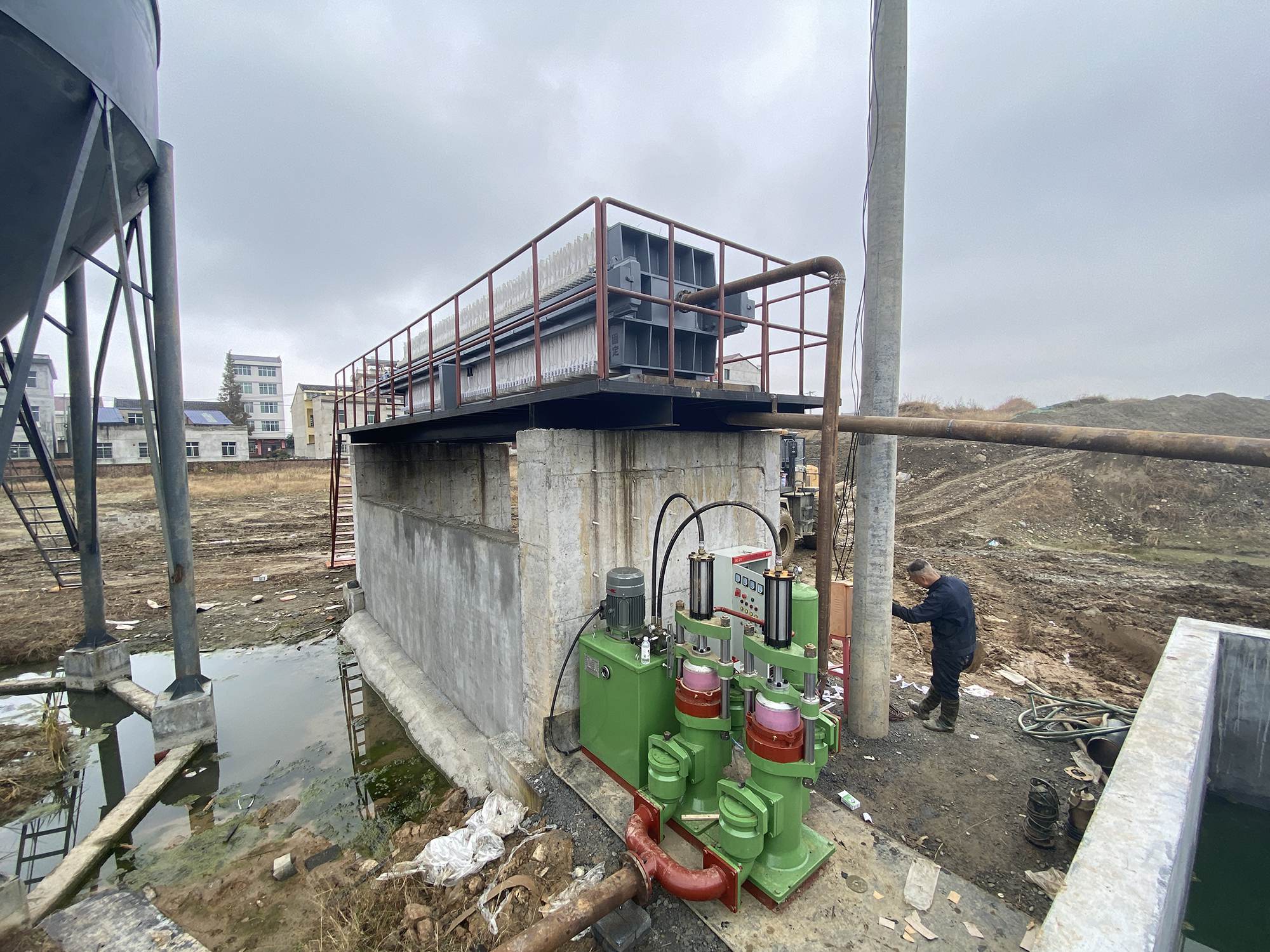 洗沙廠300平方壓濾機(jī)及壓濾機(jī)柱塞泵客戶(hù)案例4